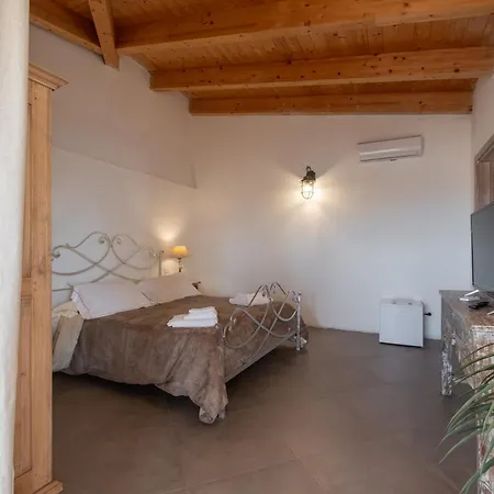 Dimoras Boutique Ольбия